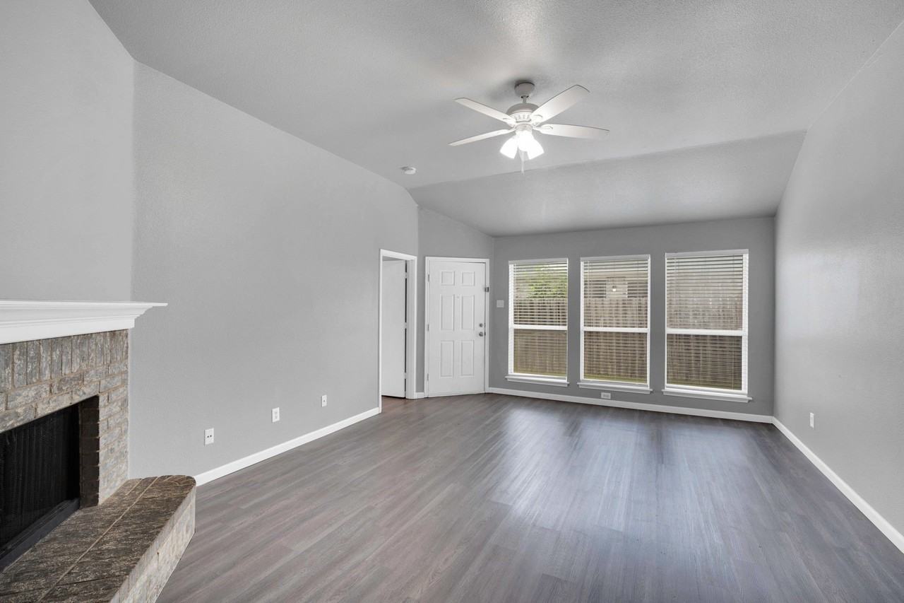 1318 Misty Meadow Dr - Photo 4 of 15