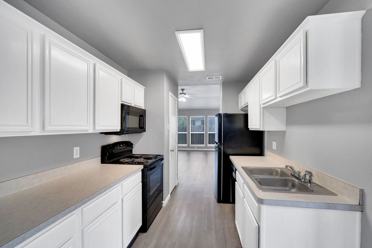 1318 Misty Meadow Dr - Photo 5 of 15