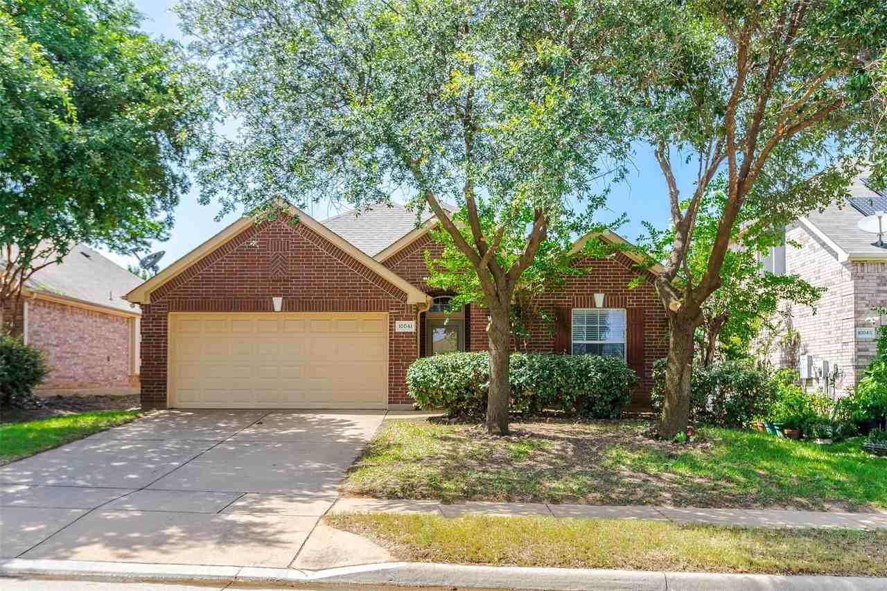 10041 Daly Dr - Photo 2 of 31