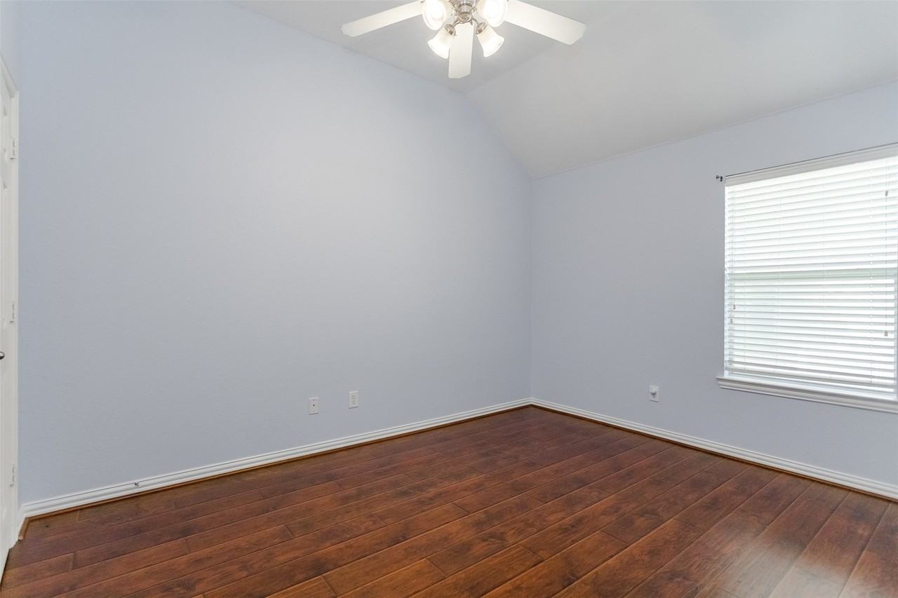 10041 Daly Dr - Photo 6 of 31
