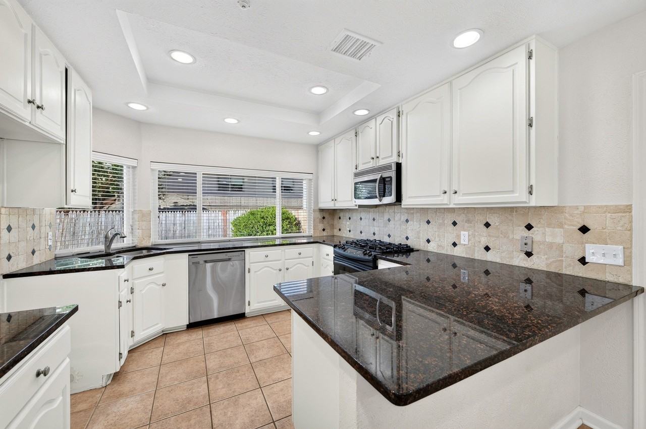 5806 Smoke Glass Trl - Photo 6 of 39
