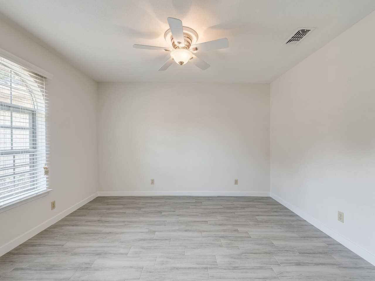 600 Field St - Photo 4 of 22