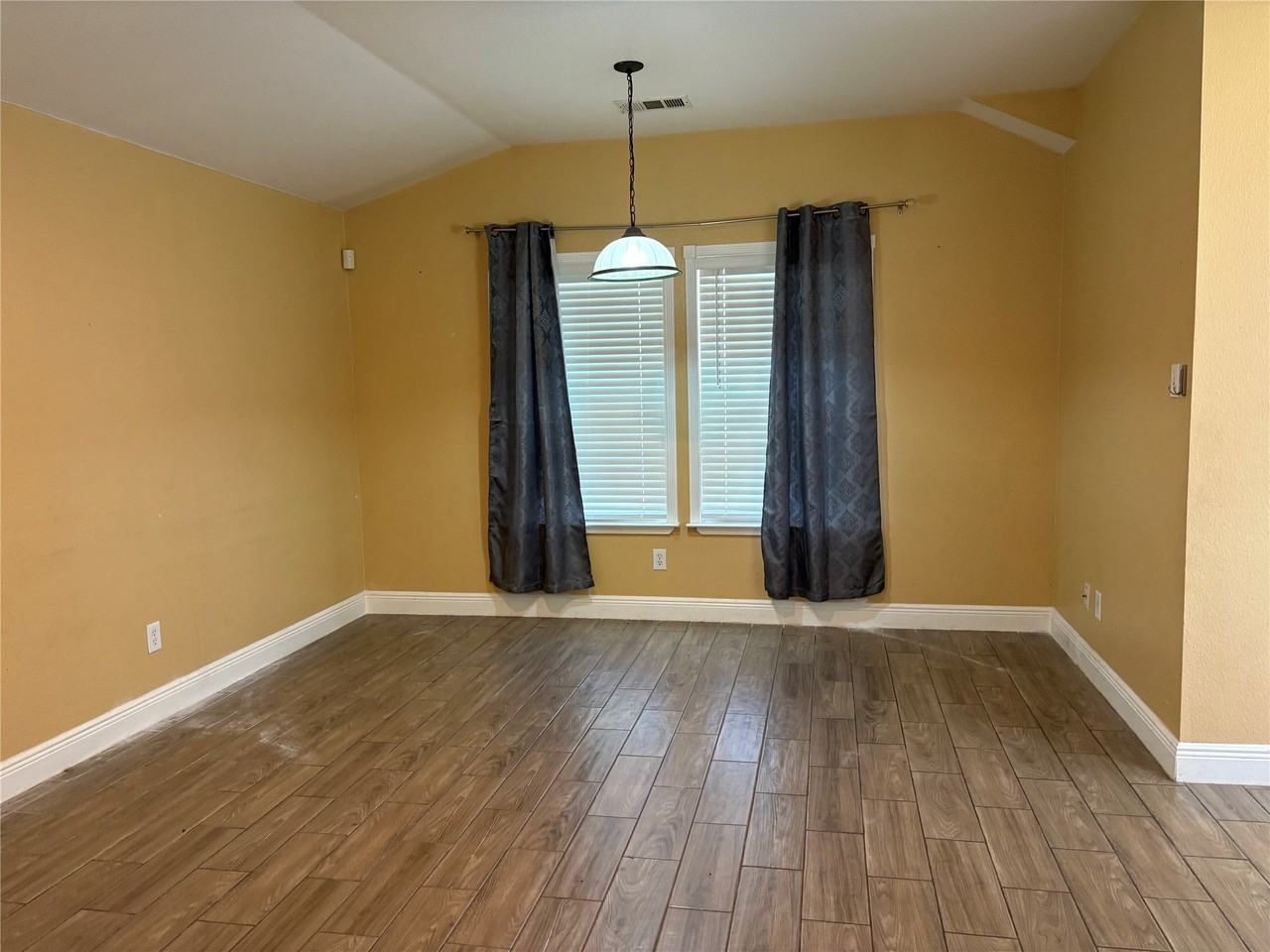 700 Stonedale Dr - Photo 4 of 6