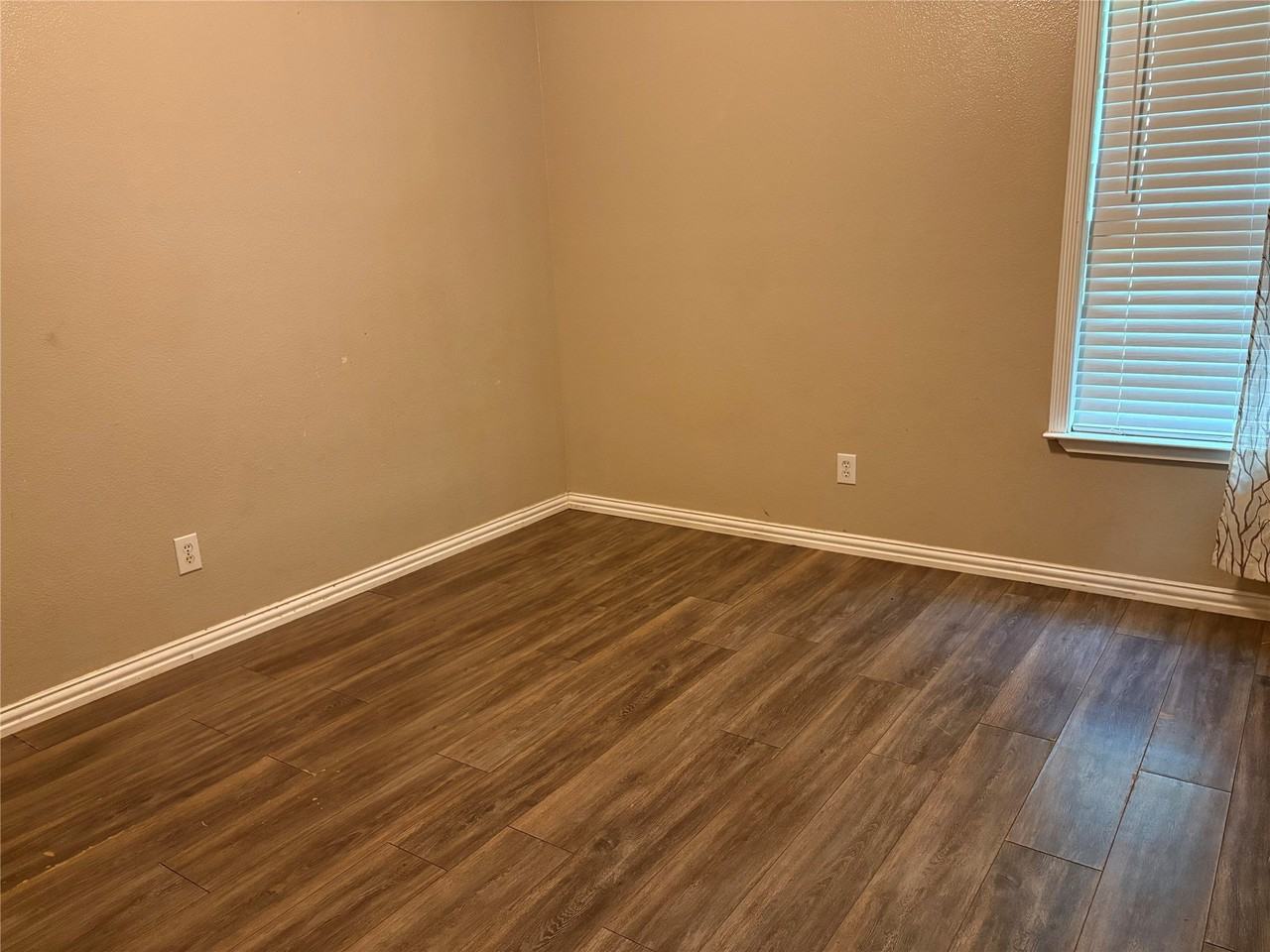 700 Stonedale Dr - Photo 5 of 6