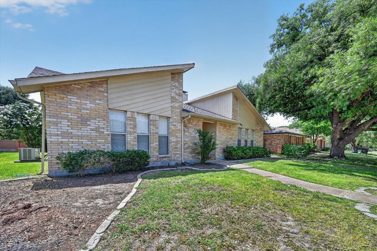 209 Glenwood Dr - Photo 4 of 35