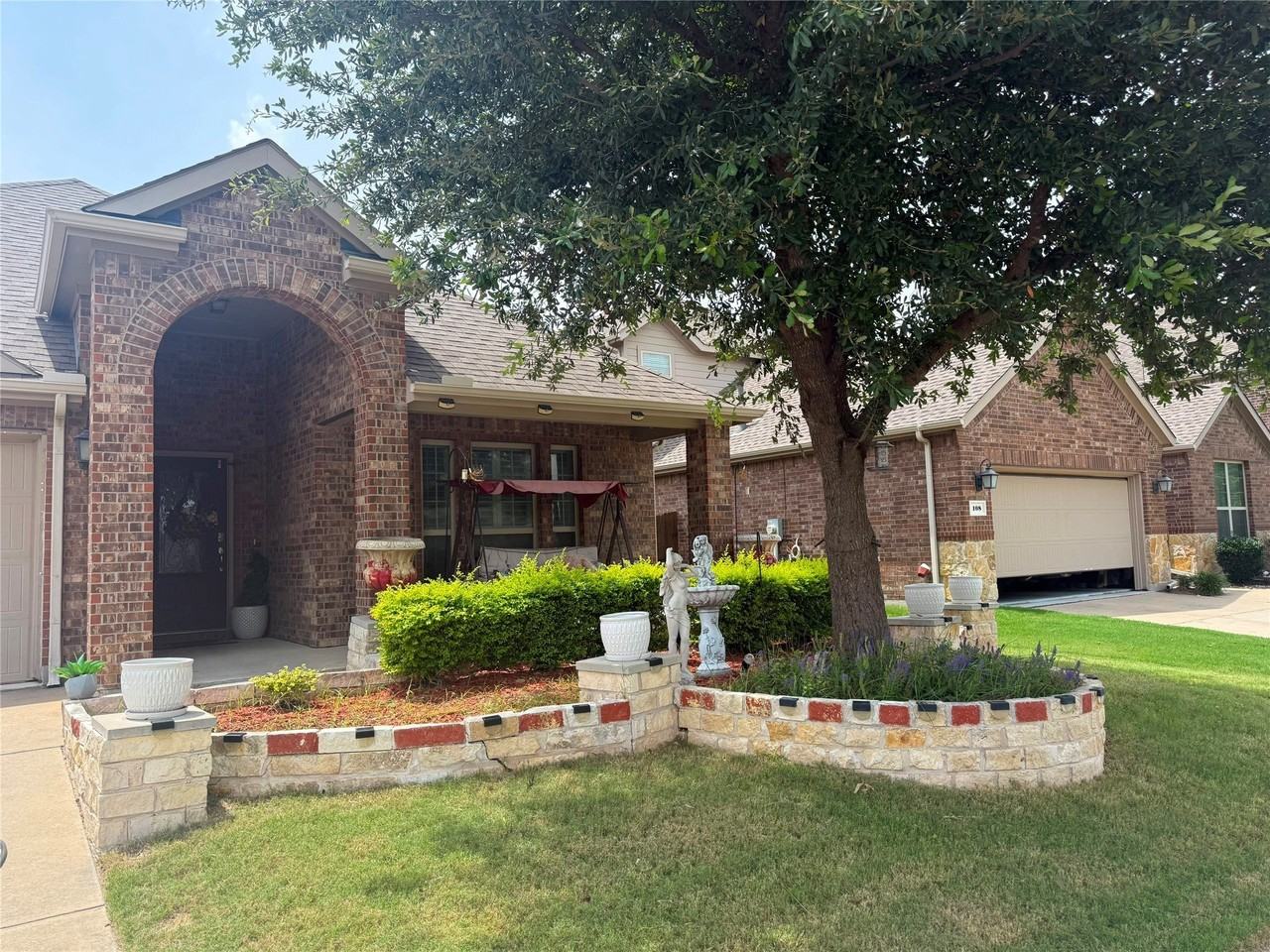 112 Rustic Oak Ln - Photo 2 of 11