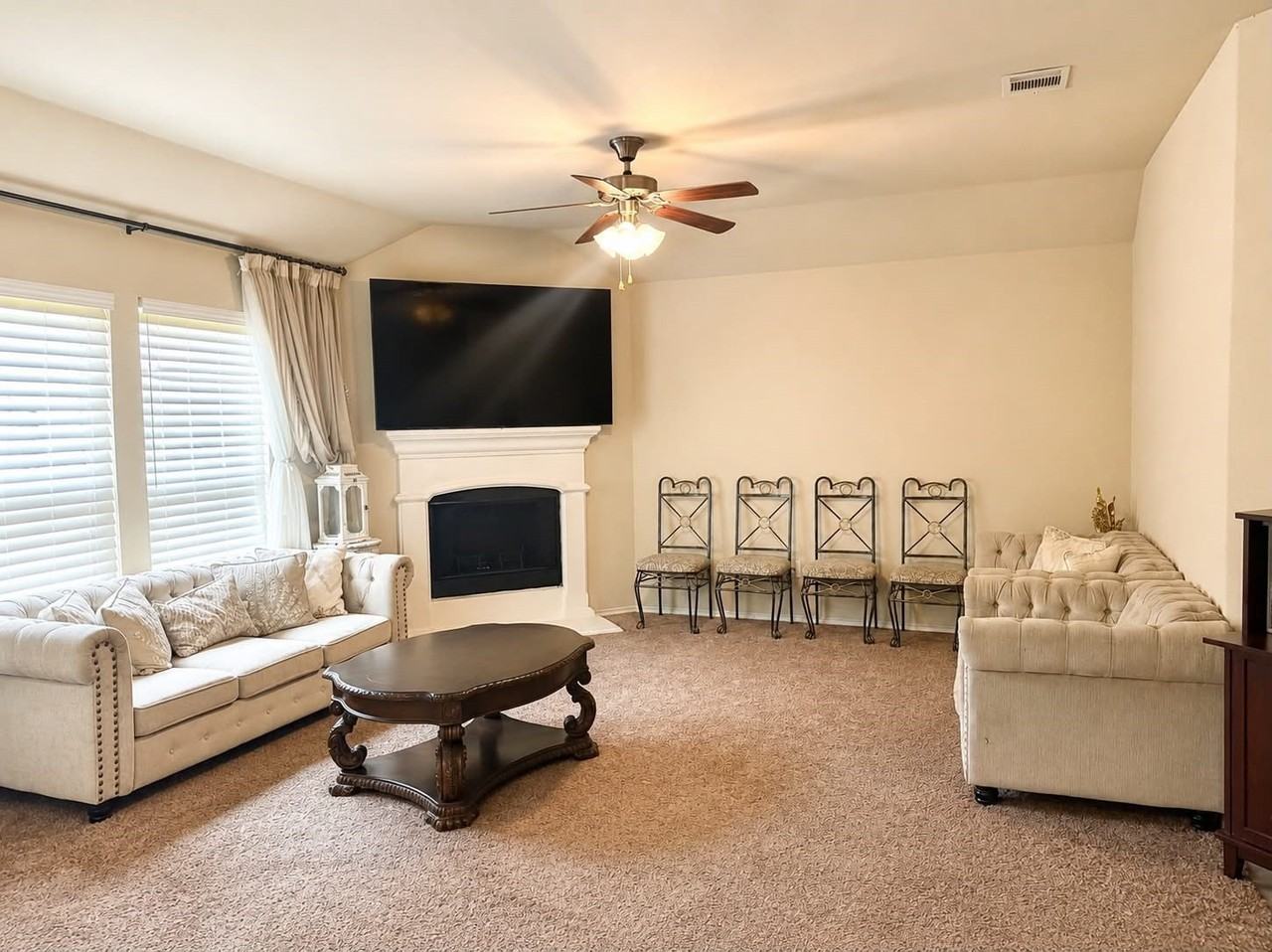 112 Rustic Oak Ln - Photo 3 of 11