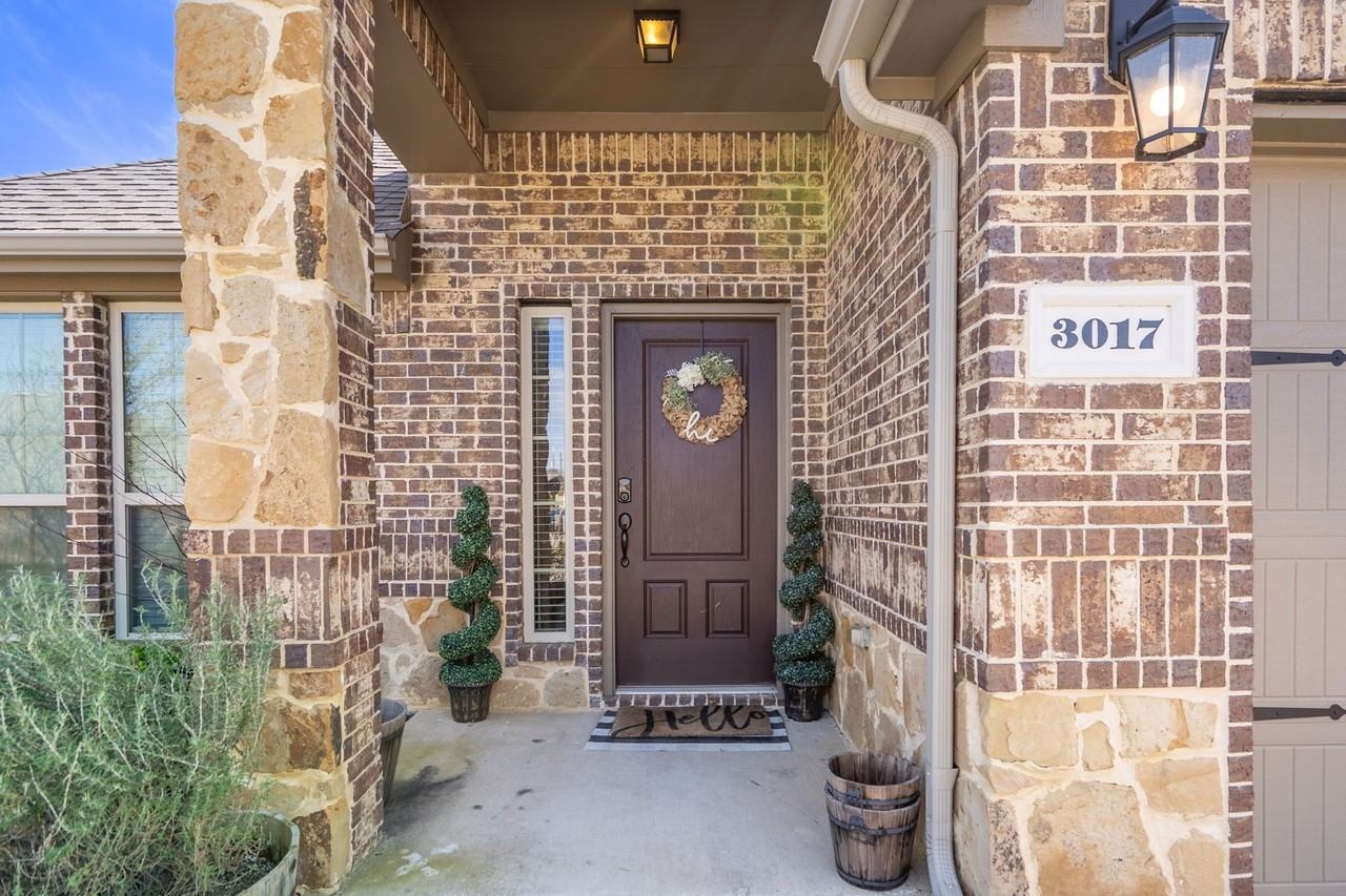 3017 Maverick Dr - Photo 2 of 17