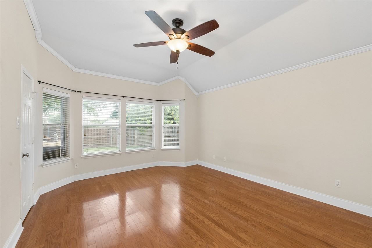 9733 Lovers Ln - Photo 5 of 33