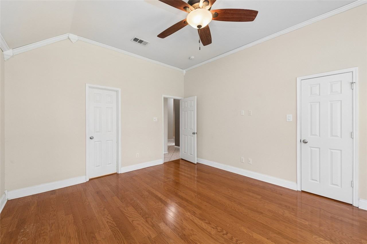 9733 Lovers Ln - Photo 6 of 33