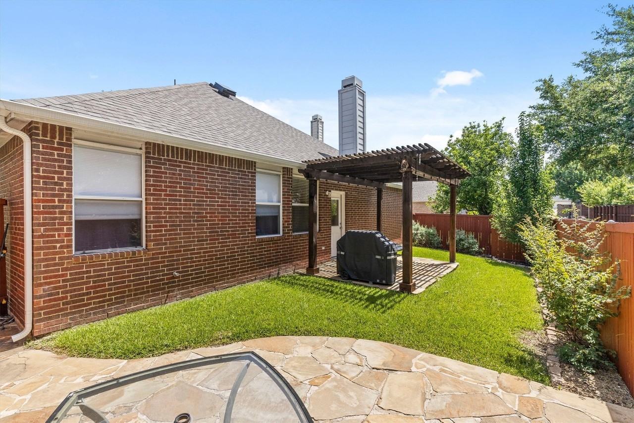3216 Paradise Valley Dr - Photo 3 of 36