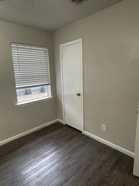 2315 Mccormick St - Photo 4 of 18