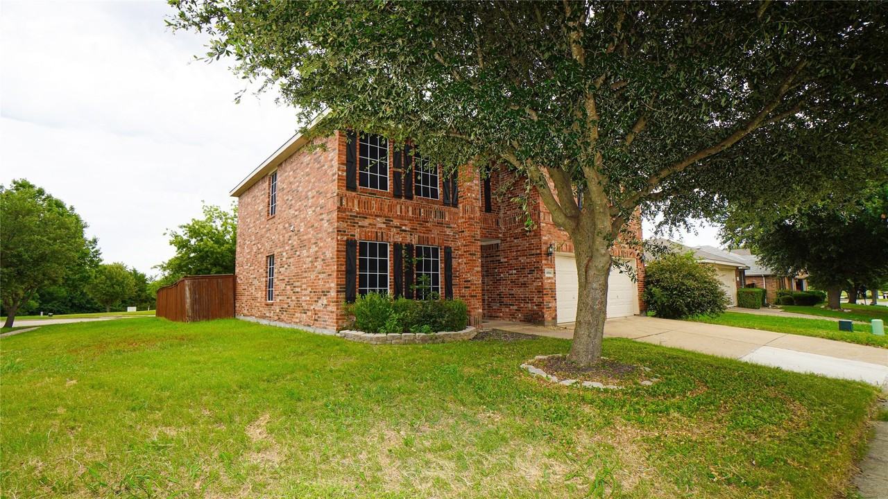 4006 Collin Ct - Photo 2 of 34