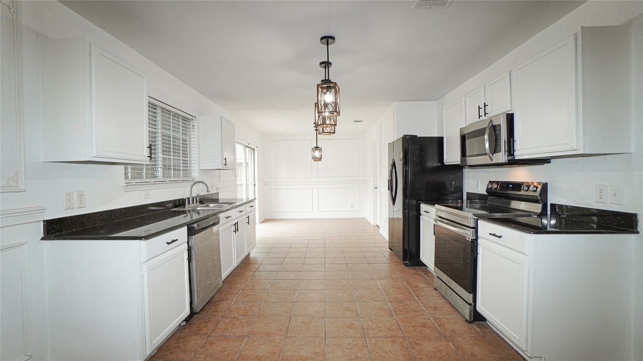 4006 Collin Ct - Photo 7 of 34
