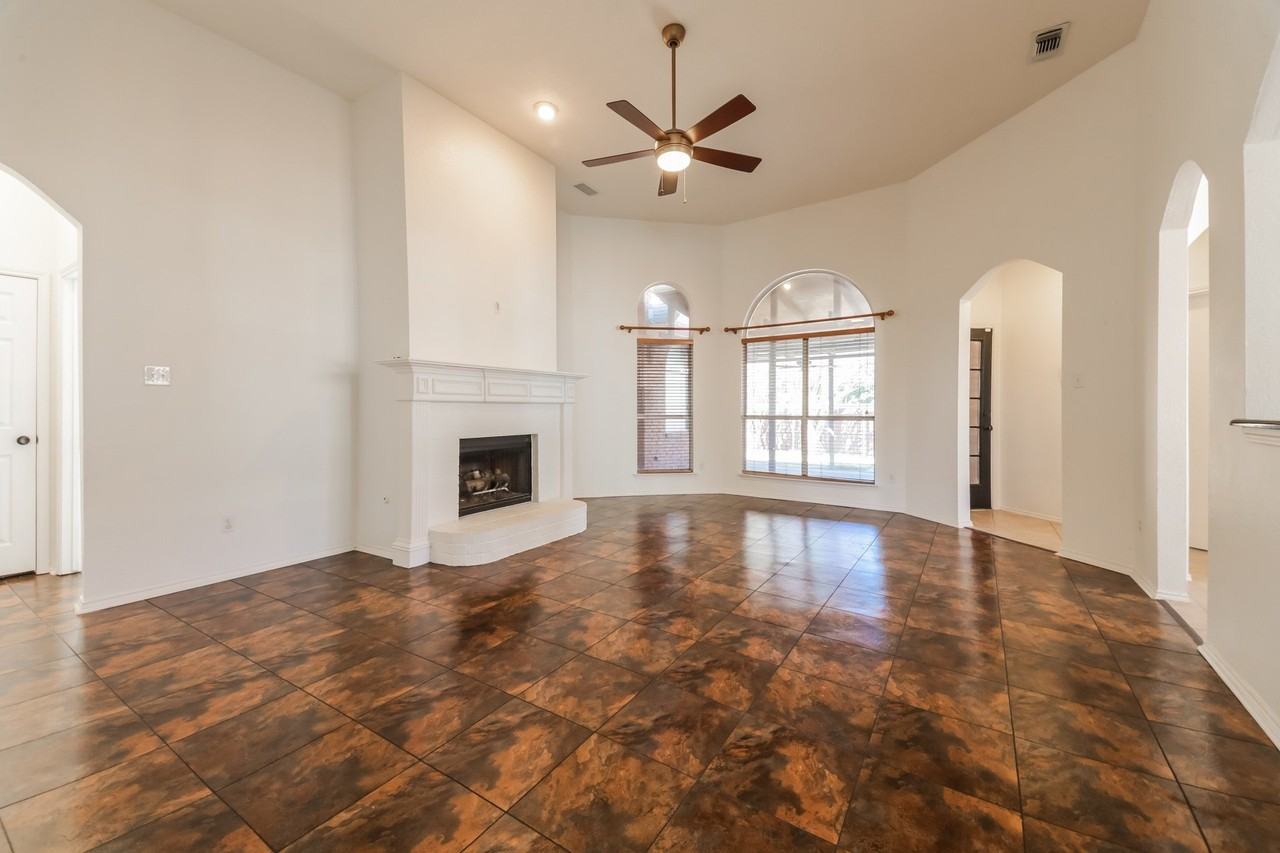 104 Peregrine Dr - Photo 3 of 16