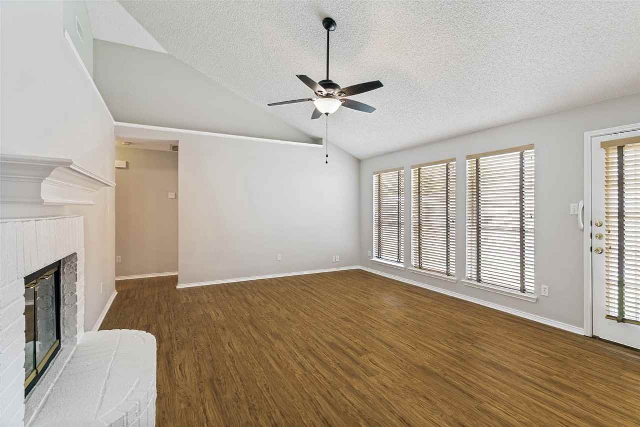 10820 Pebblecreek Ct - Photo 3 of 12