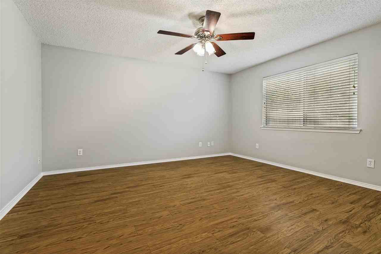 10820 Pebblecreek Ct - Photo 7 of 12