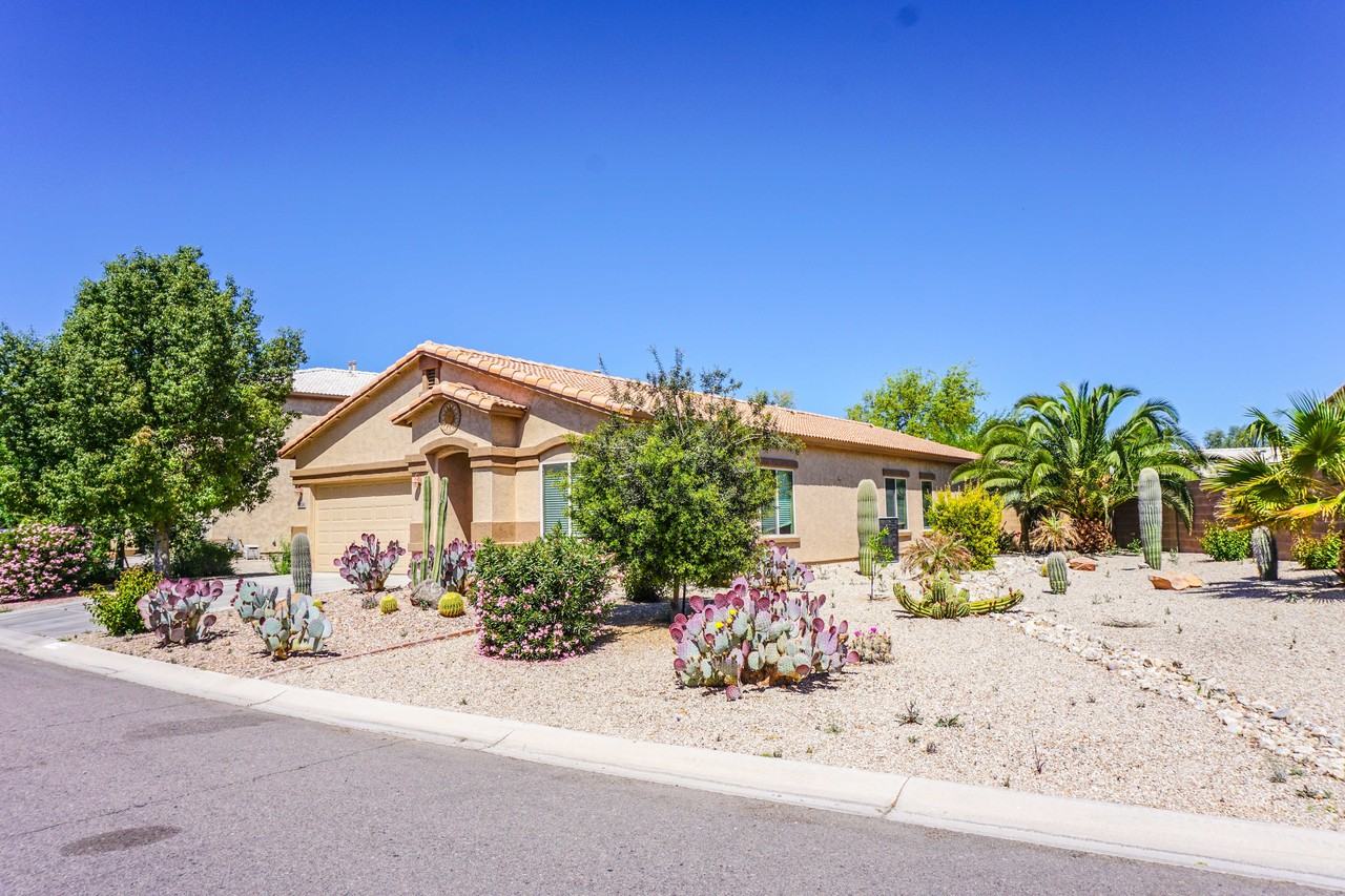 1204 E Blackfoot Daisy Dr - Photo 2 of 11