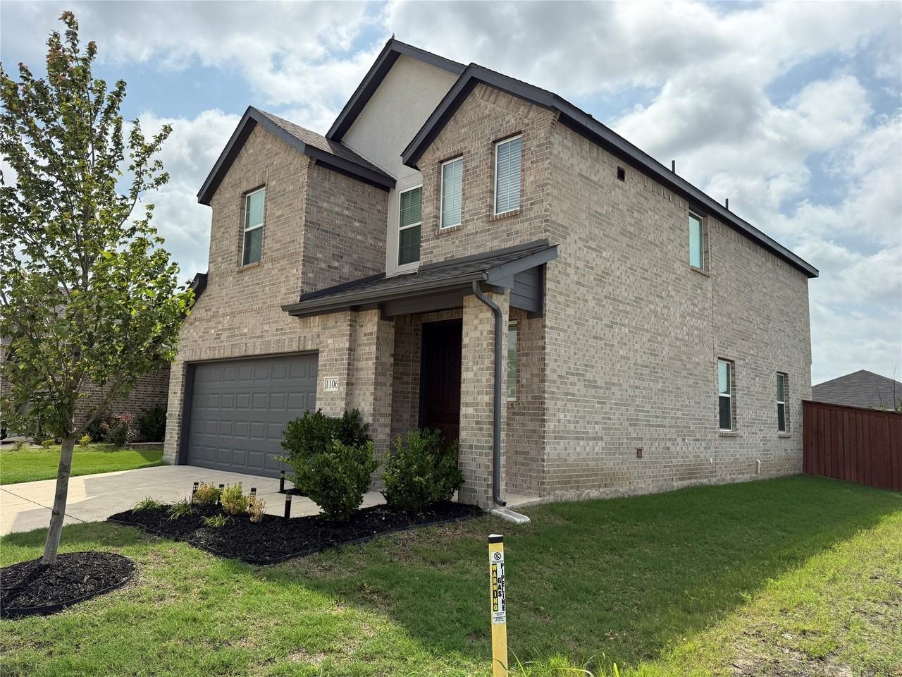 1106 Arborwood Dr - Photo 2 of 27