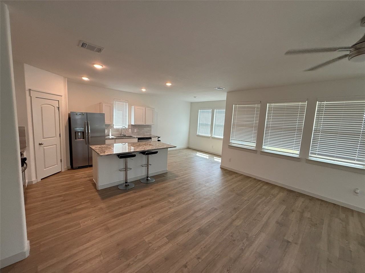 1106 Arborwood Dr - Photo 3 of 27