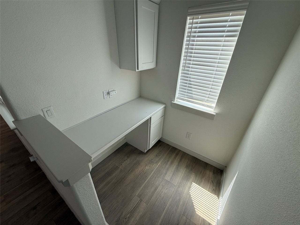 1106 Arborwood Dr - Photo 5 of 27