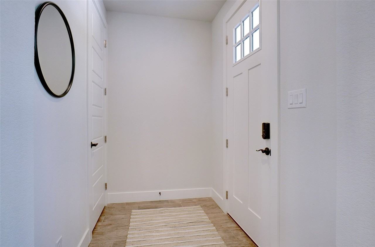 9616 Sullivan Ln - Photo 2 of 25