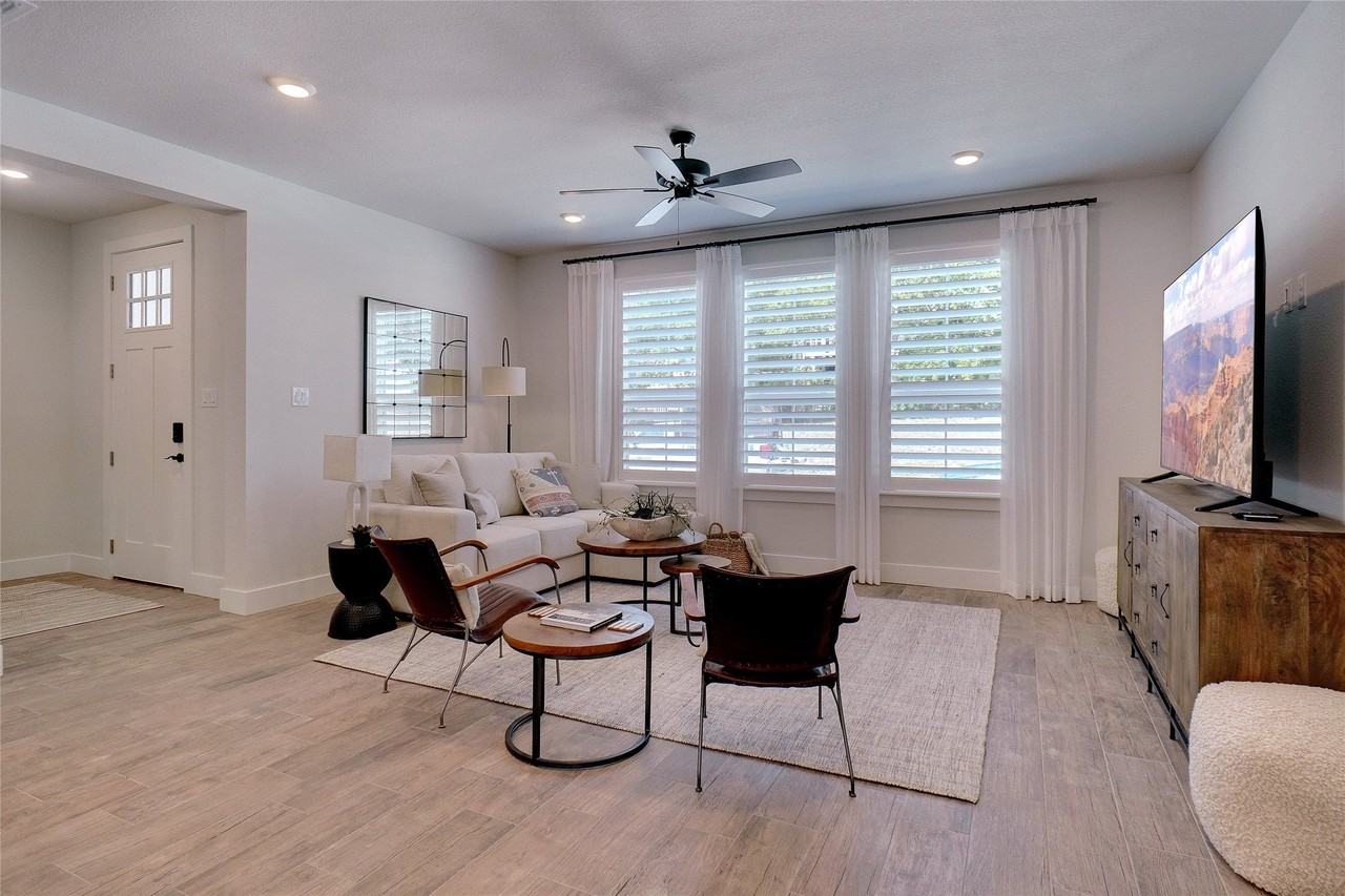 9616 Sullivan Ln - Photo 4 of 25