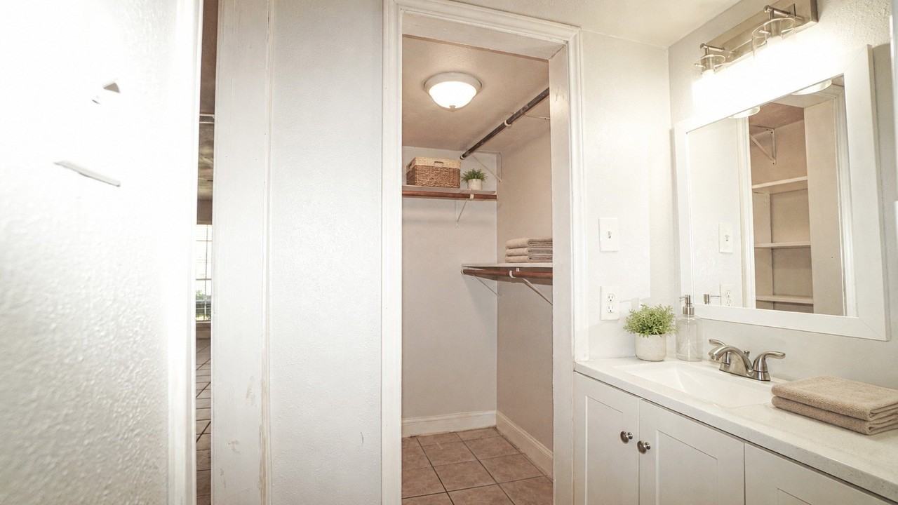 5638 Marina Dr #22 - Photo 6 of 23