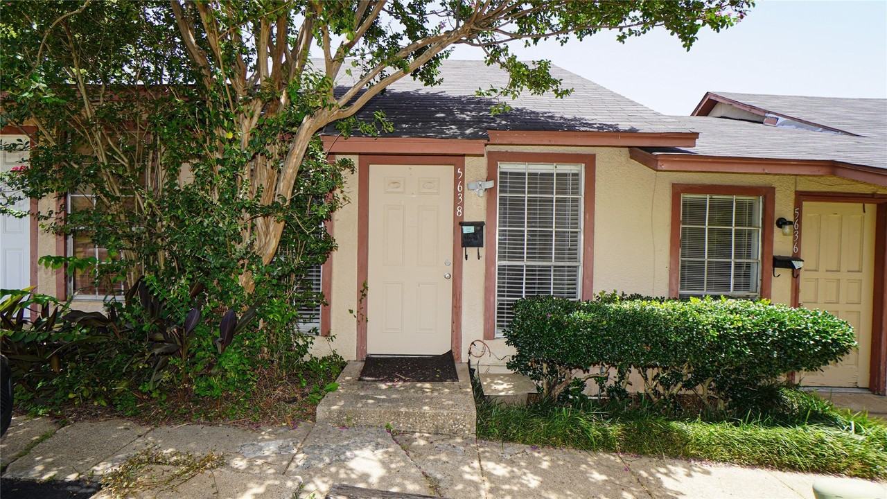 5638 Marina Dr #22 - Photo 7 of 23