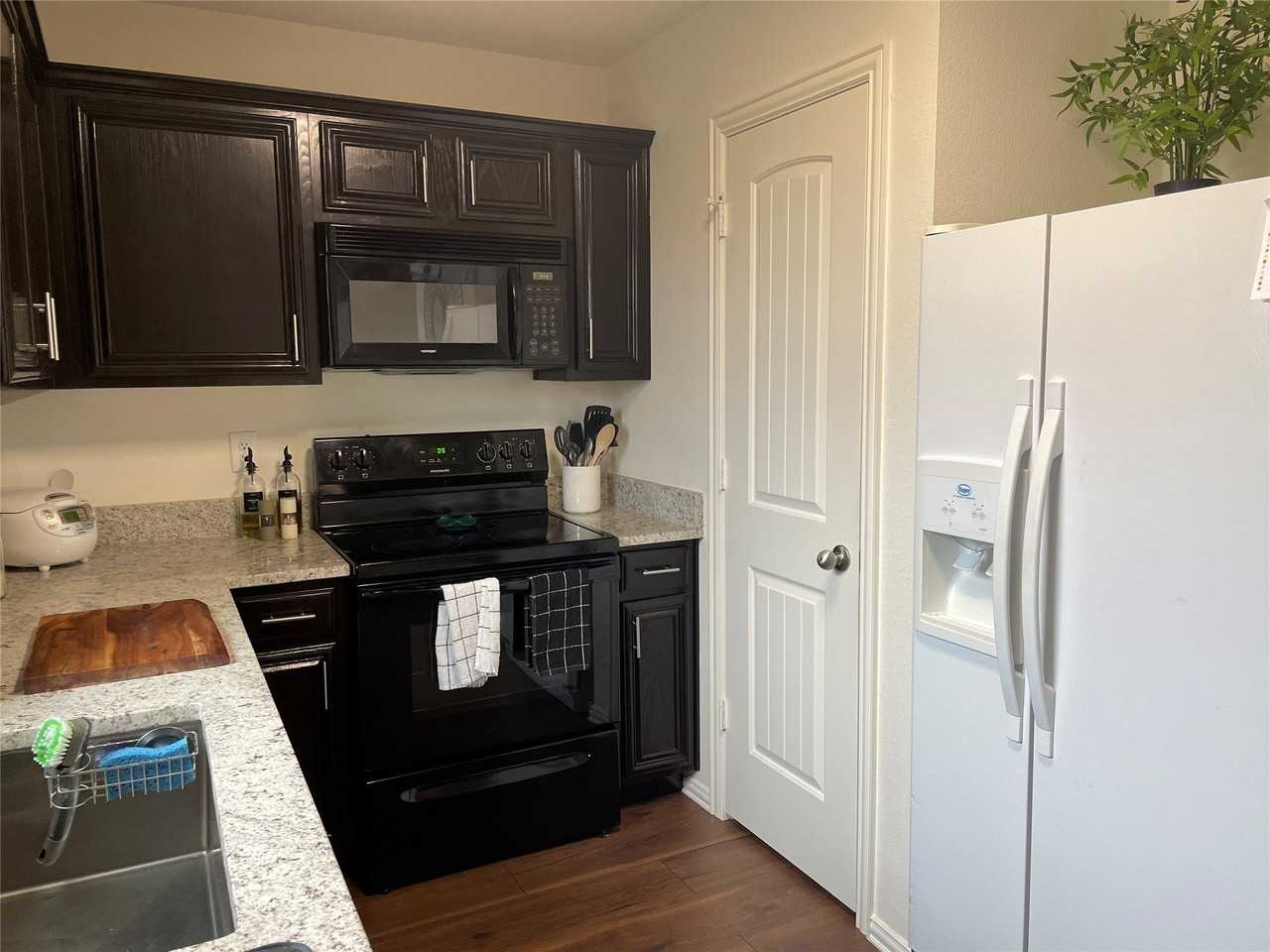 233 Irick Ct - Photo 3 of 26