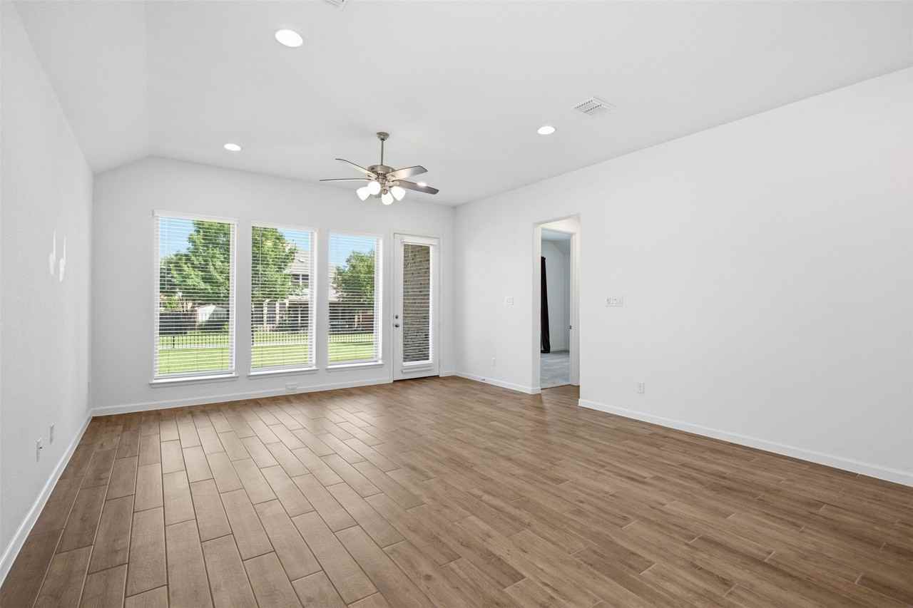 1459 Kingswell Ln - Photo 4 of 23