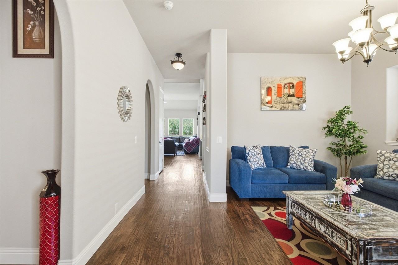 2304 Lynbridge Cir - Photo 3 of 38