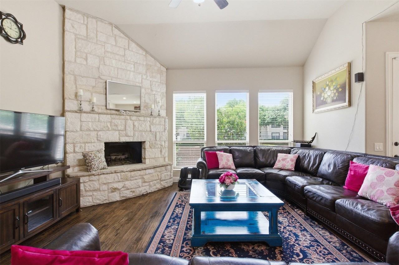 2304 Lynbridge Cir - Photo 7 of 38