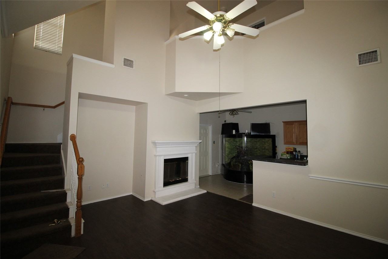 543 Hawken Dr - Photo 3 of 20