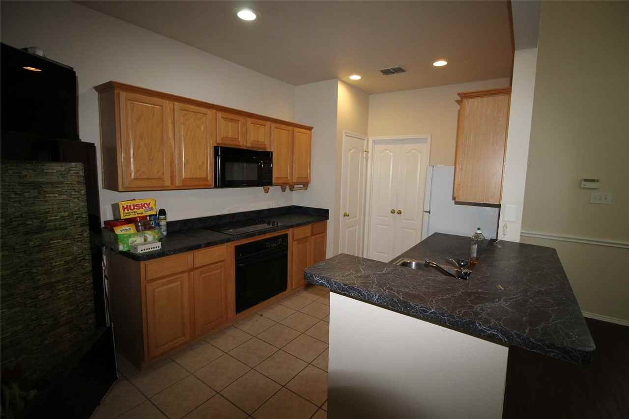 543 Hawken Dr - Photo 6 of 20