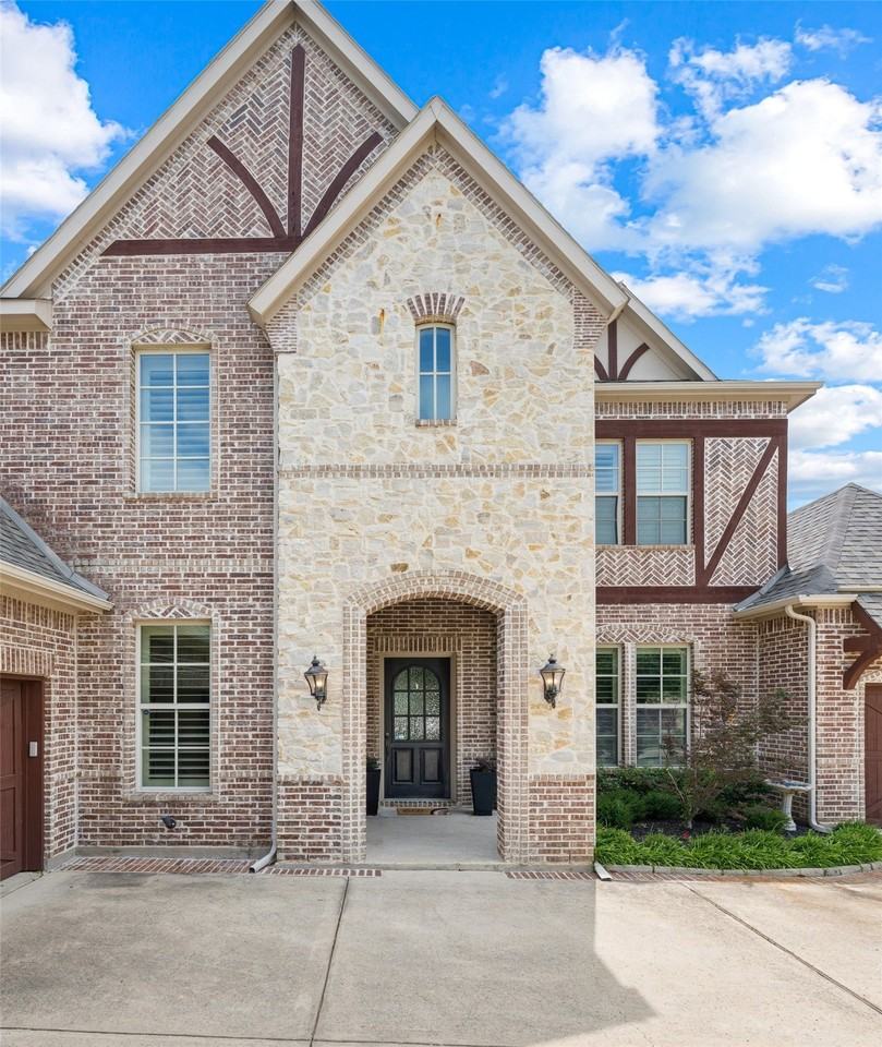 812 Lake Carillon Ln - Photo 3 of 40