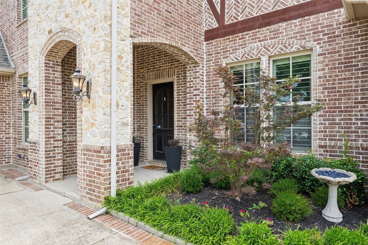 812 Lake Carillon Ln - Photo 4 of 40
