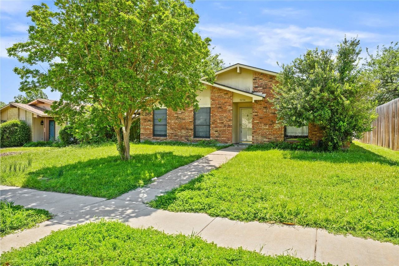 9214 Vagas Dr - Photo 2 of 28