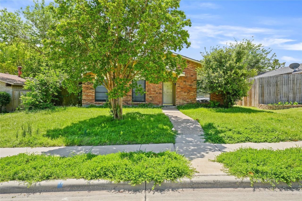 9214 Vagas Dr - Photo 3 of 28