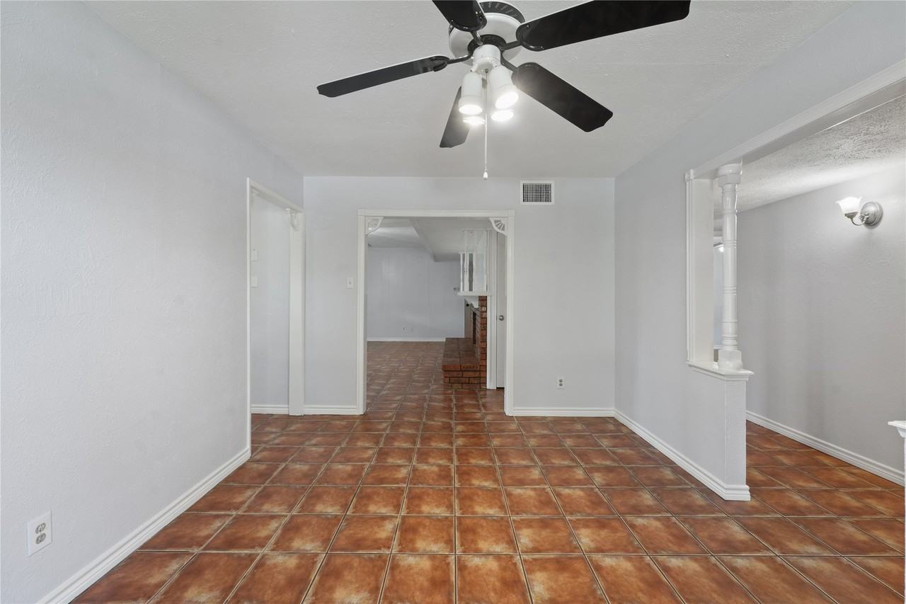 9214 Vagas Dr - Photo 7 of 28