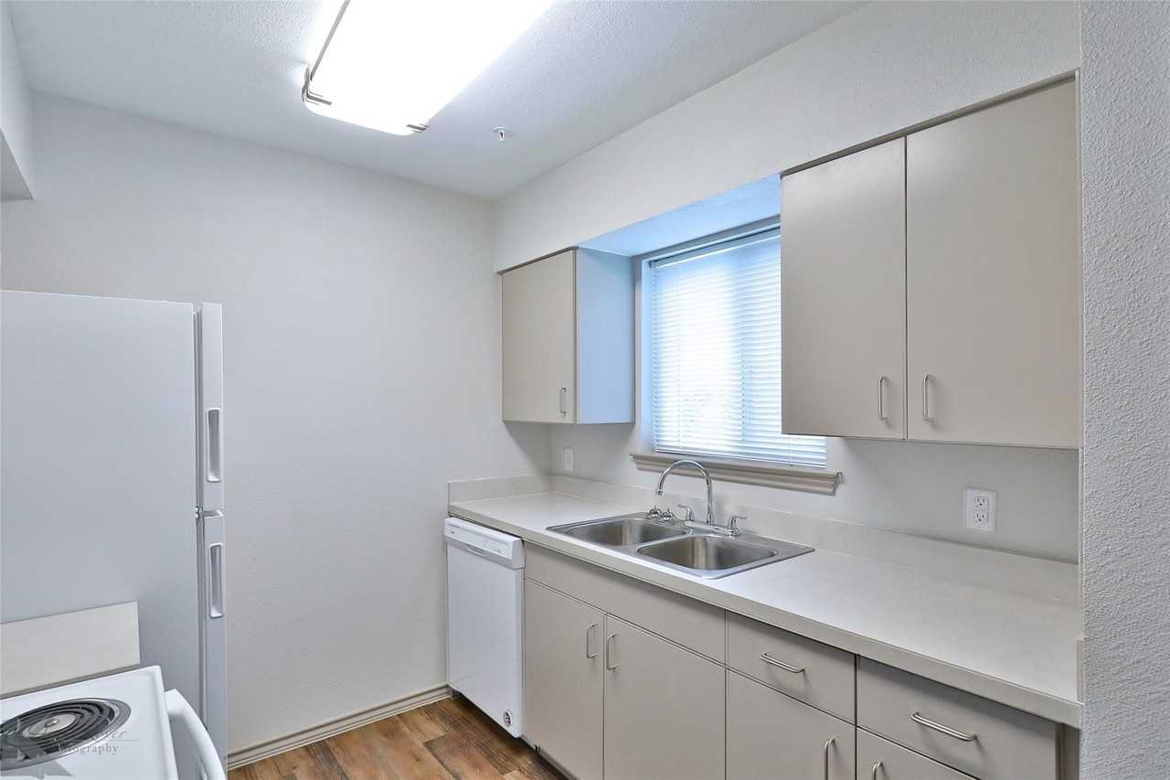 2800 Sayles Blvd #04A - Photo 6 of 25