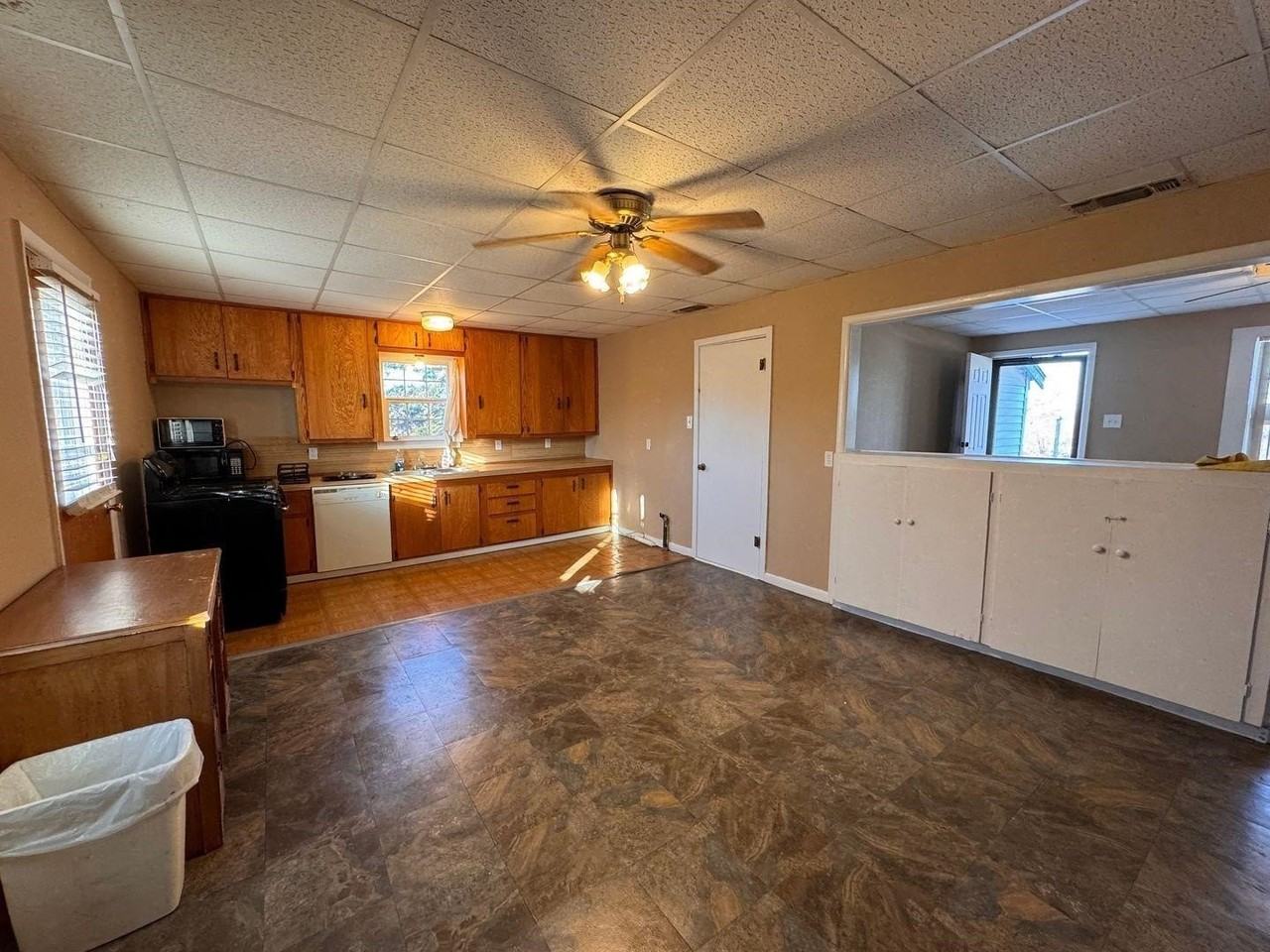 702 4th St - Photo 2 of 10