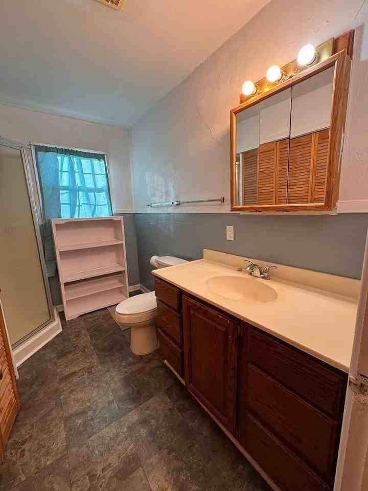 702 4th St - Photo 4 of 10