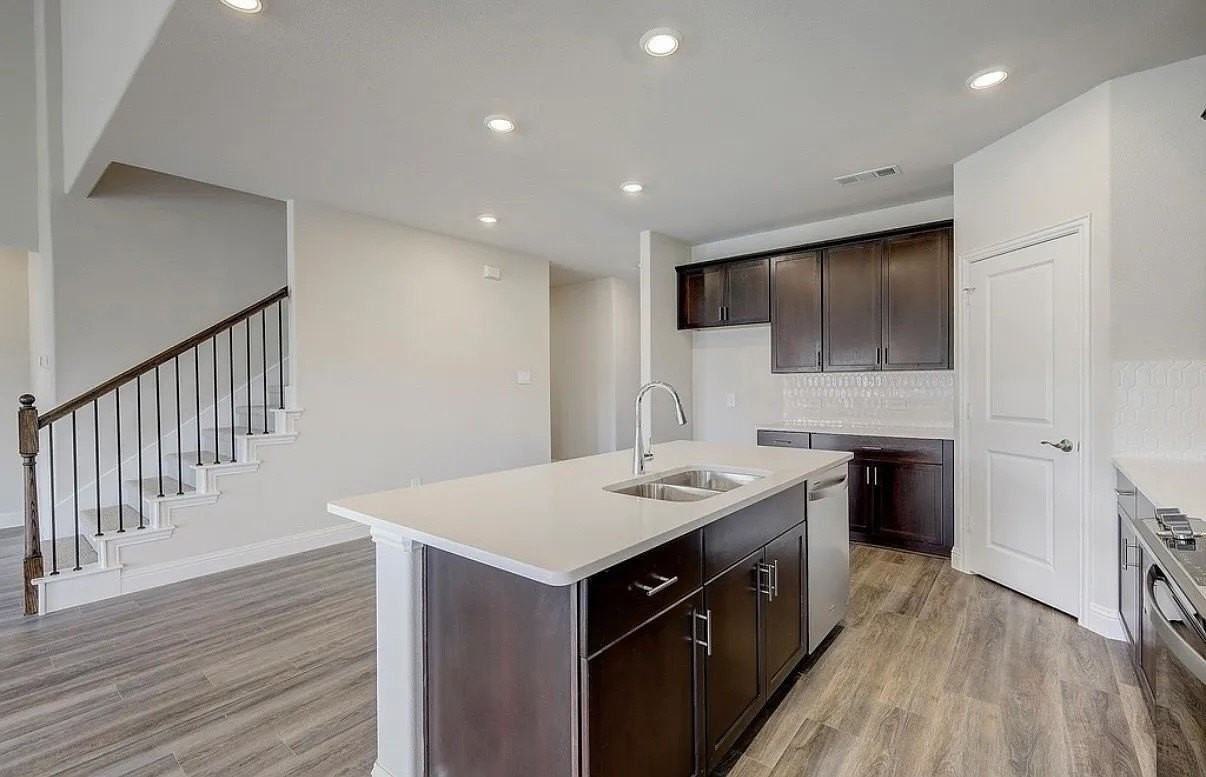 410 Stagg St - Photo 3 of 21