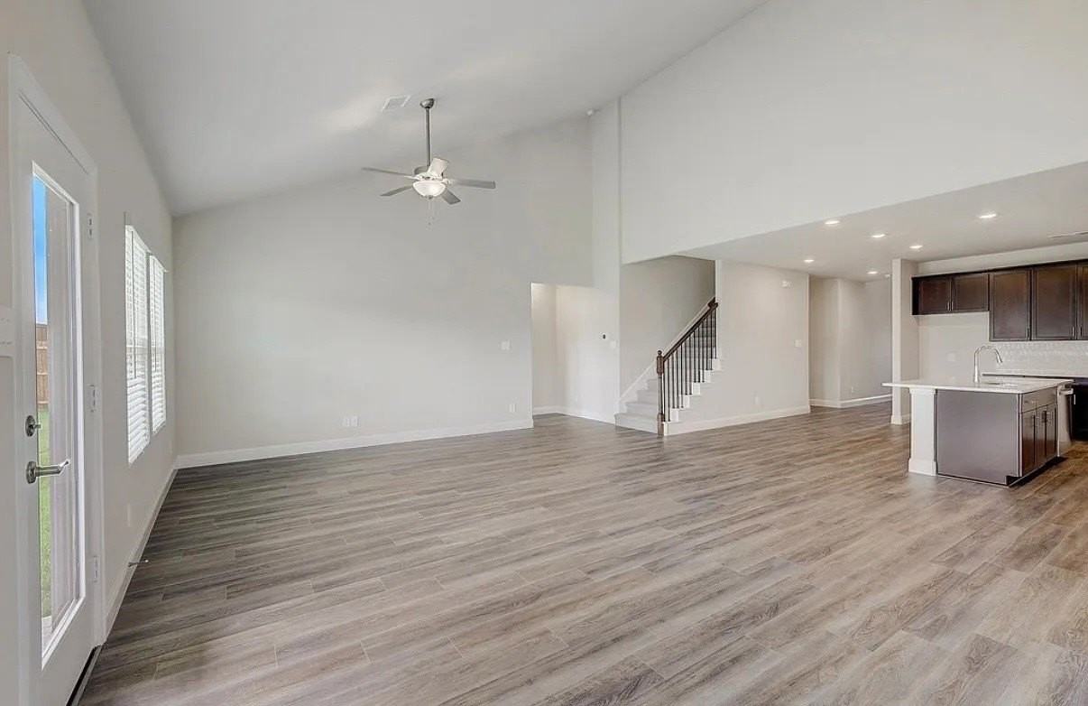 410 Stagg St - Photo 6 of 21