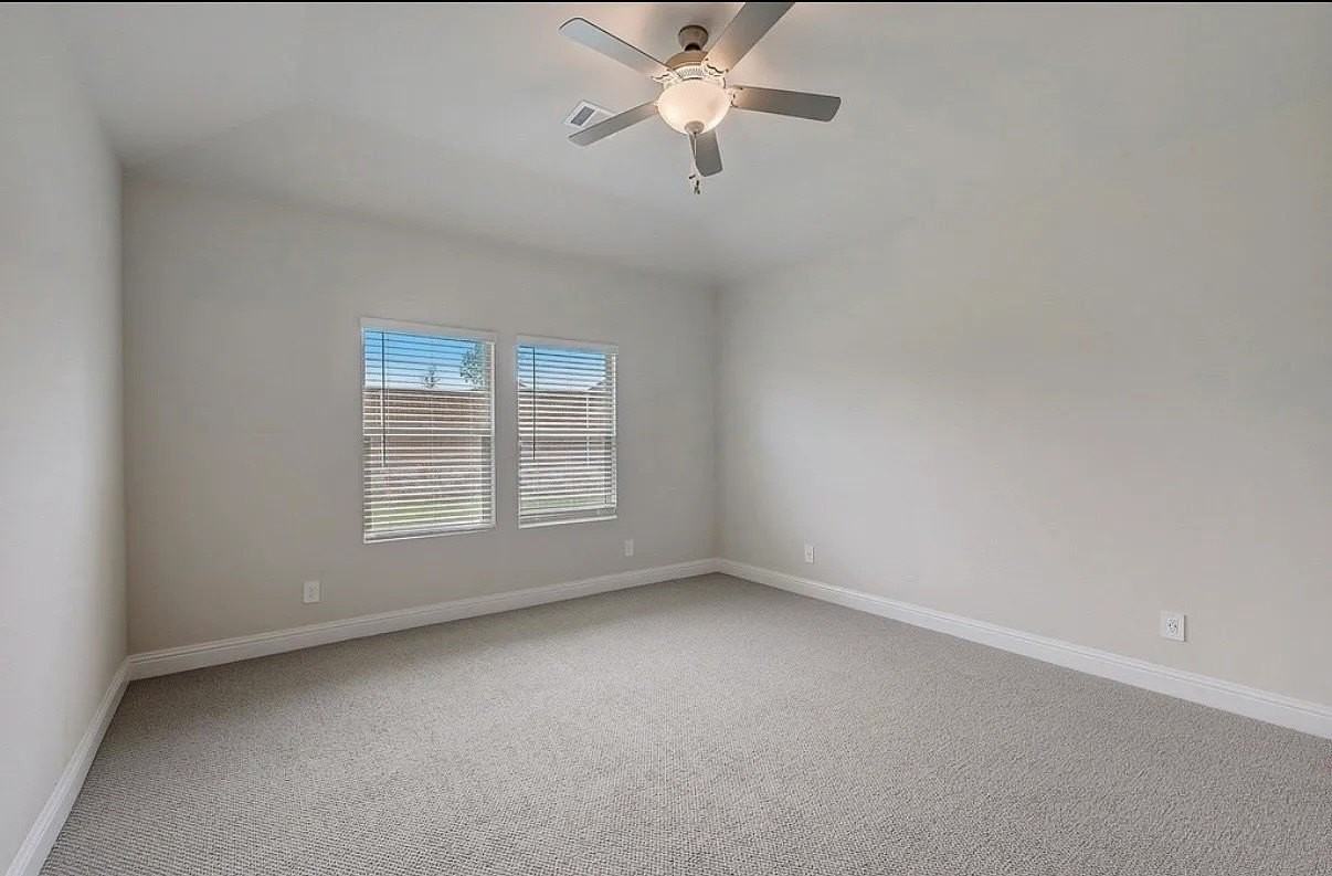 410 Stagg St - Photo 7 of 21
