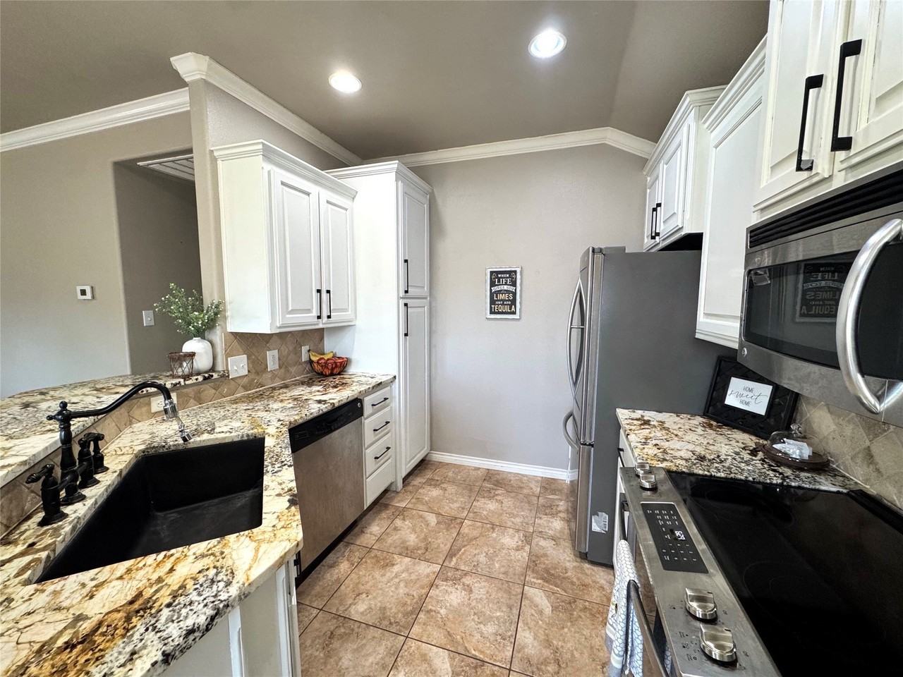 374 Miss Ellie Ln - Photo 3 of 22