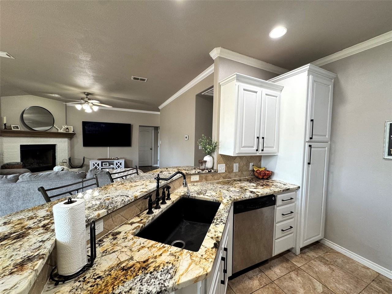 374 Miss Ellie Ln - Photo 4 of 22