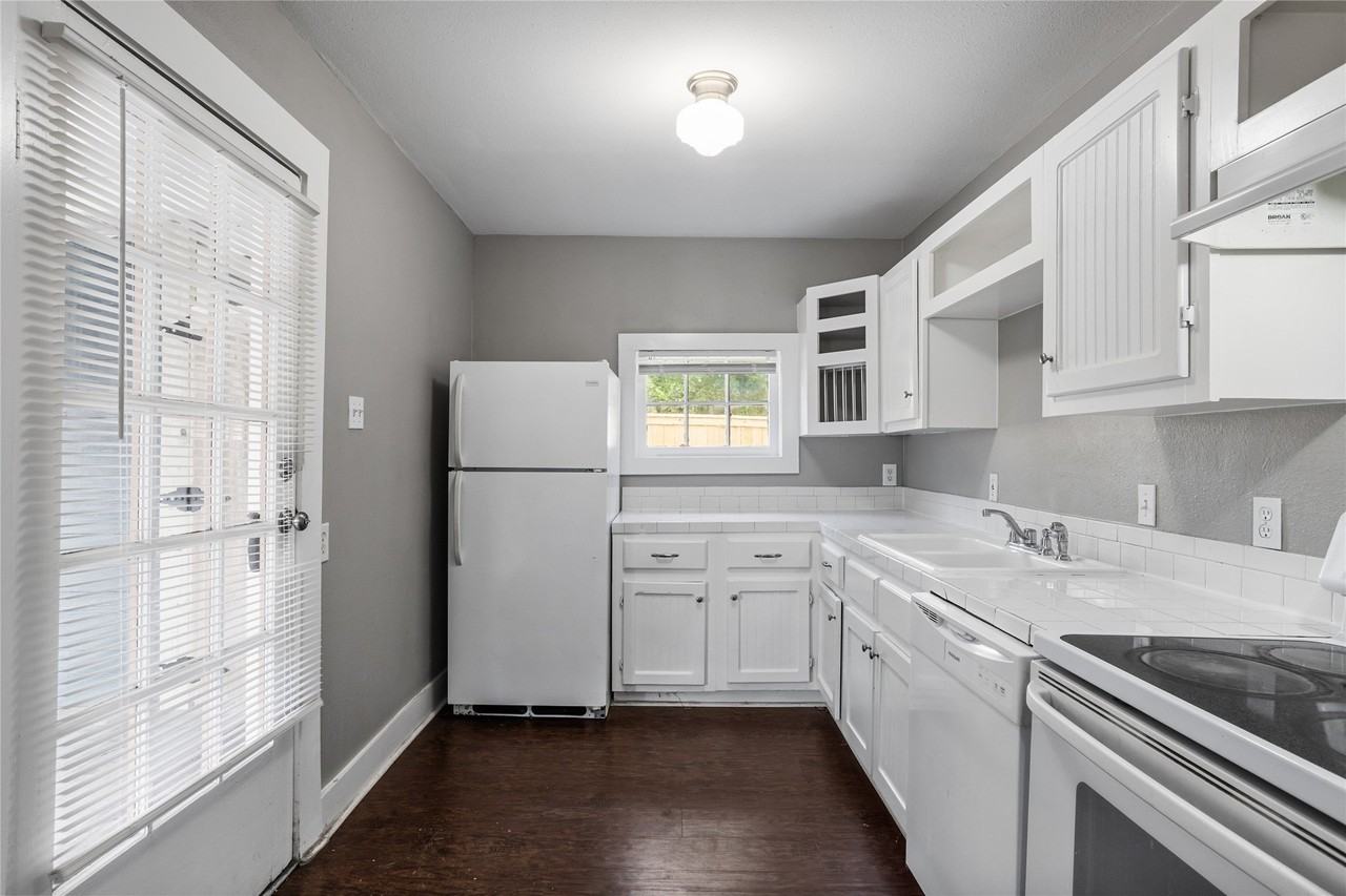 1903 Washington Ave - Photo 7 of 16