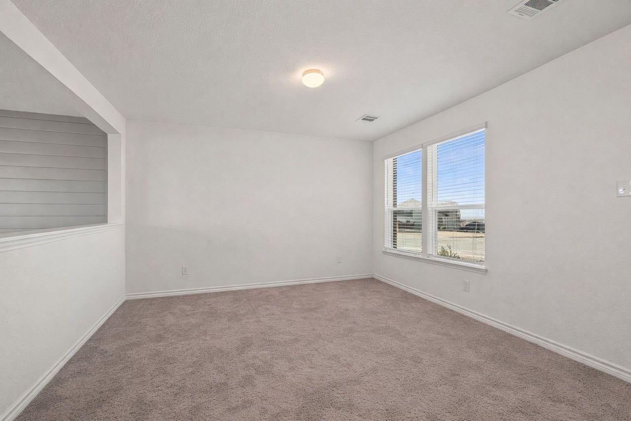 2800 Weston Rd - Photo 3 of 36
